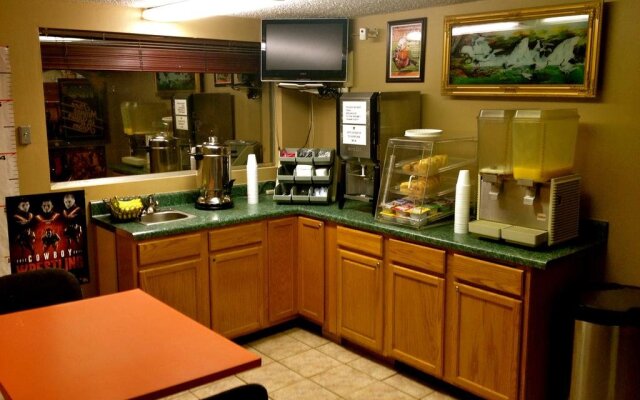 Hwy Express Inn & Suites