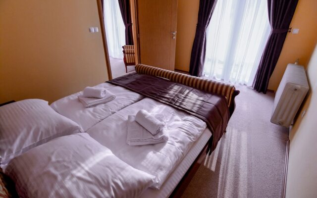 Hotel Majna