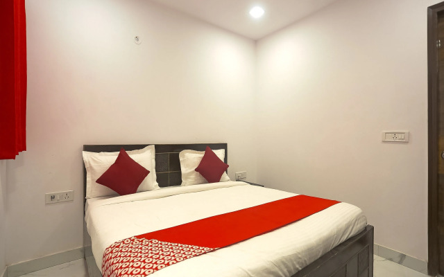 OYO 41215 Three Kings