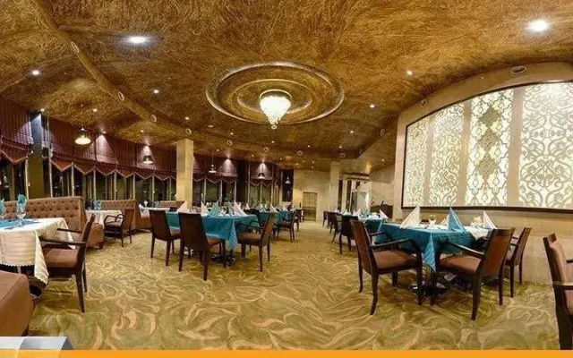 Royal Shiraz Hotel