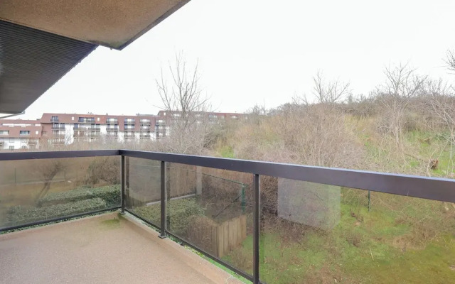Bright Apartment With Terrace in Oostduinkerke