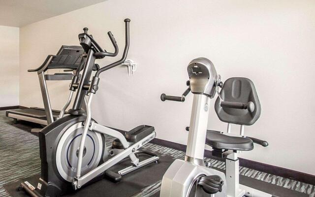 Econo Lodge Inn & Suites