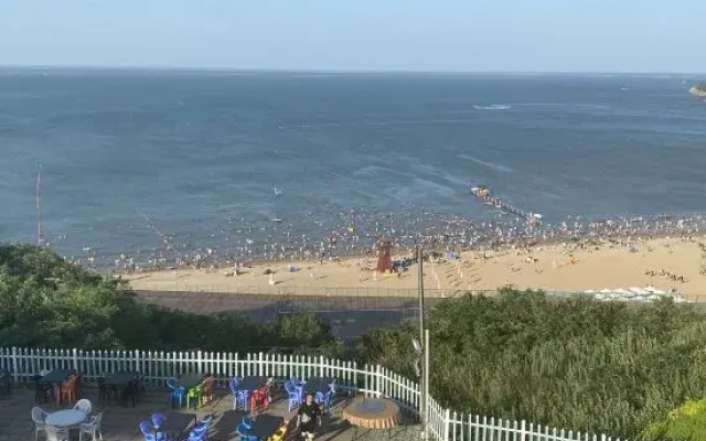 Lianyungang Bi Hai silver sand Theseas Apartments Hotel