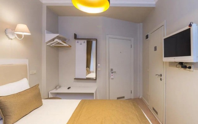 The Little House Hostel