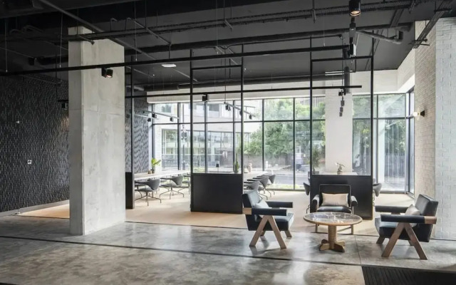 Refined 3-bedroom Condo