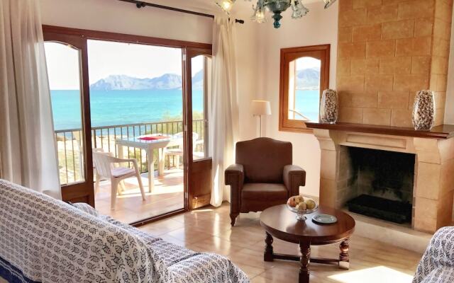 Mallorca Beach front line house 6 pers