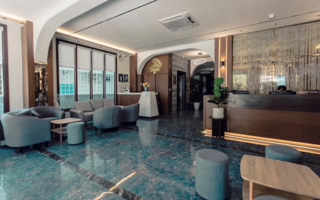 Riverside Hotel
