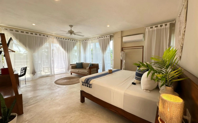 Noah Beach Hotel & Suites