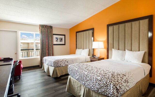Rodeway Inn & Suites Stroudsburg - Poconos