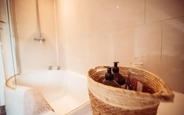 Threeways Retreat With Heated Swimming Pool