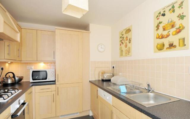 202 Quiet 2 Bedroom Property in Residential Area With Secure Private Parking