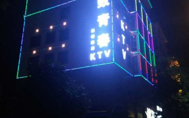 Qujing Youth Network Hotel