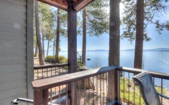 Brockway Springs Lodge Steps to Lake Access!