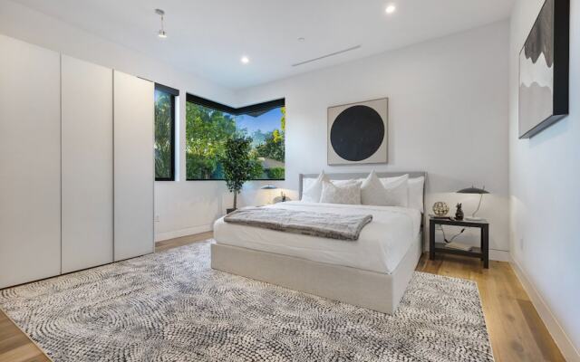 Skyline Luxury Haven