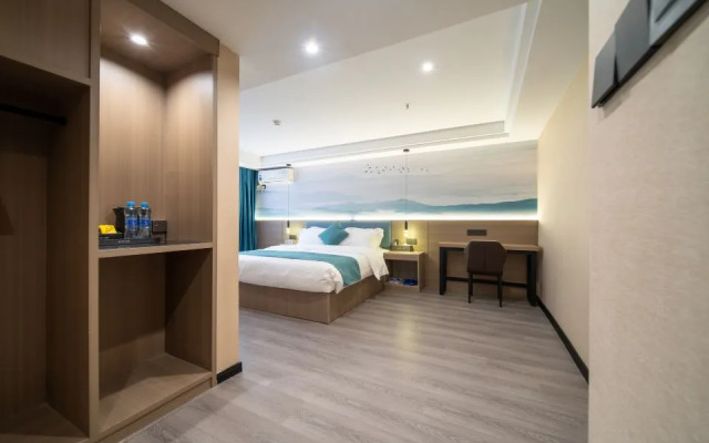 Hongtian W Hotel (Zhanggong District Wenming Avenue Bus Station)