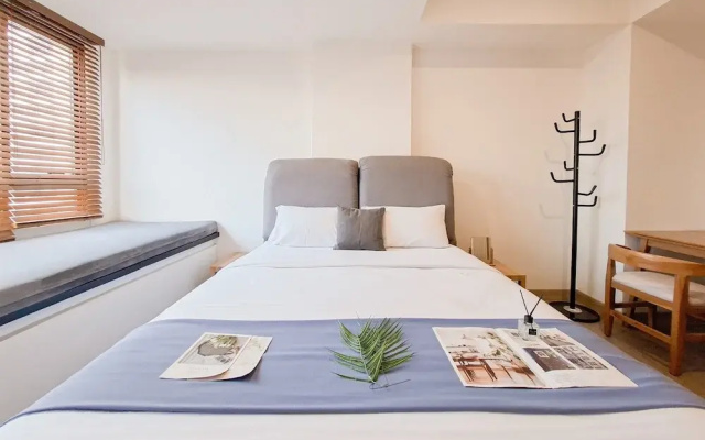 Simple And Tidy Studio Apartment Collins Boulevard