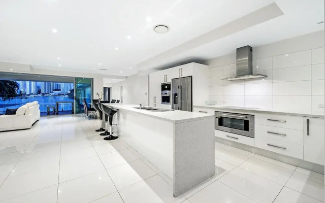 Sunrise Executive 5 Bedroom Home
