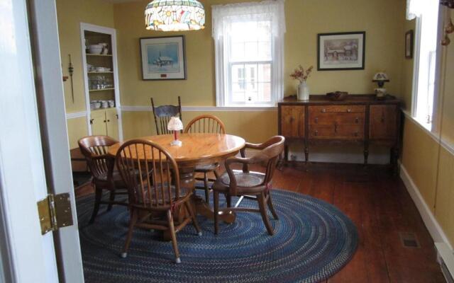 Grand Oak Manor Bed & Breakfast