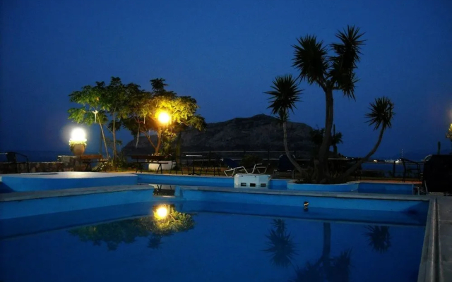 Crisais Hotel
