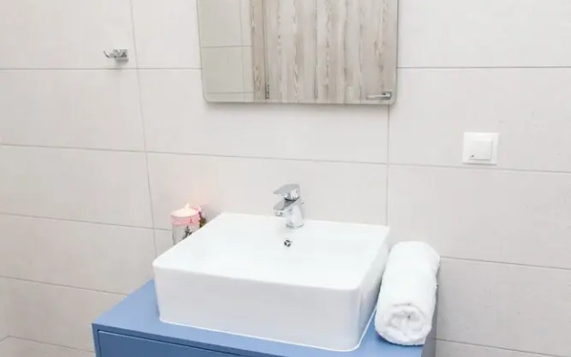 Central Brand New Studio Across Metro -D