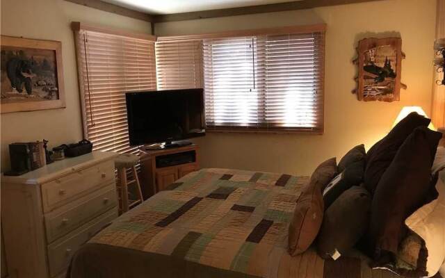 Mountainback #48, Corner Unit - 2 Br Condo