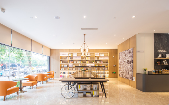 Elan Hotel (Luoyang Zhouwangcheng Plaza Subway Station Store)