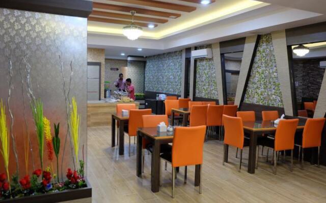 Holiday Hotel