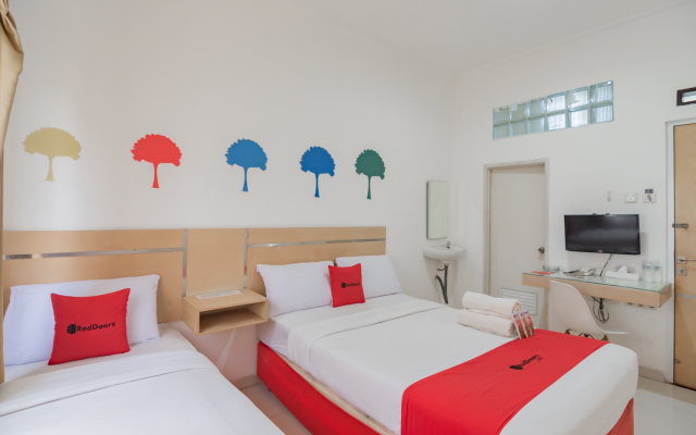 RedDoorz near Alun Alun Bandung 3