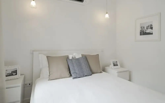 Drapes Design Apartments III by An Island Apart