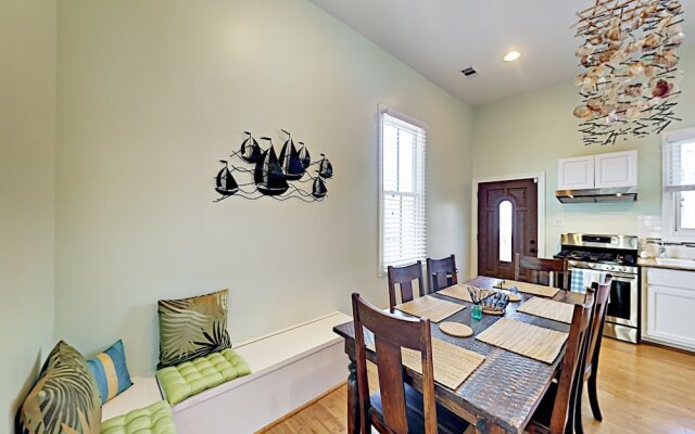 Renovated Historical - 2 Br Apts