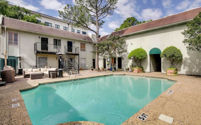 Stylish Condo w/ Pool in Knox Henderson!