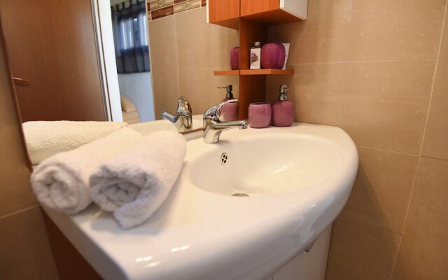 Waterfront Apartment in Maslenica With Sun Shower