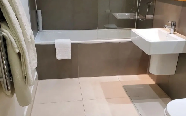 Captivating 2-bed Apartment in Canary Wharf London