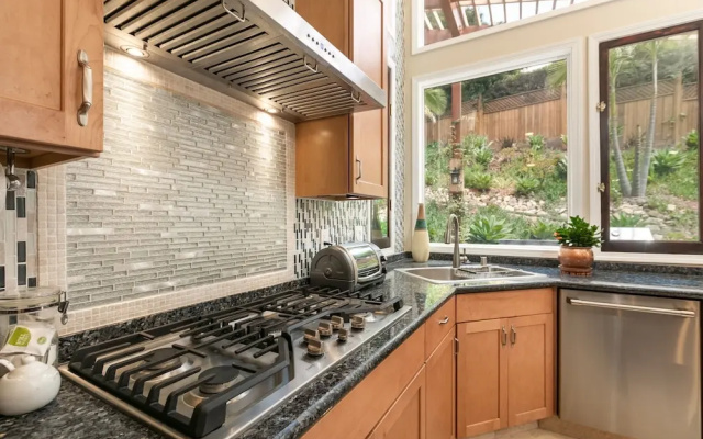 Skyhill Oasis W/ Hot Tub Walk To Universal 4 Bedroom Home