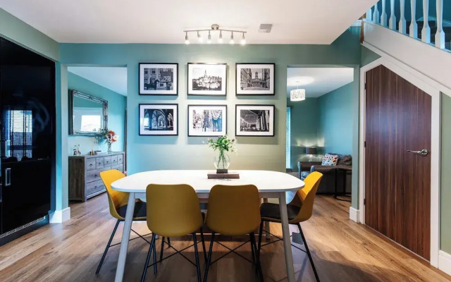 3br-sleeps6-parking-garden-citycentre