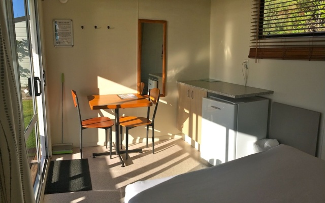 Oakura Beach Holiday Park – Guest Rooms – Oakura