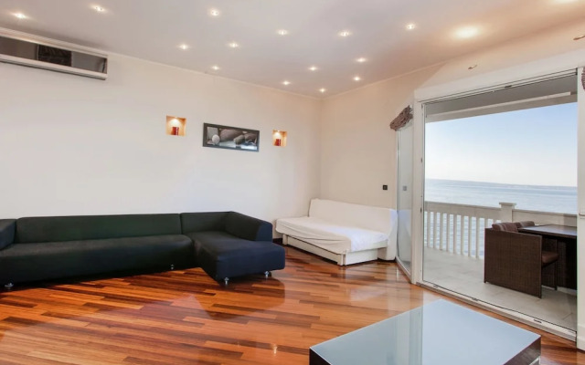 Modern Apartment in Podstrana with Hot Tub