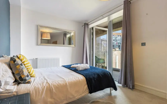 Kingsland High Street Apartment