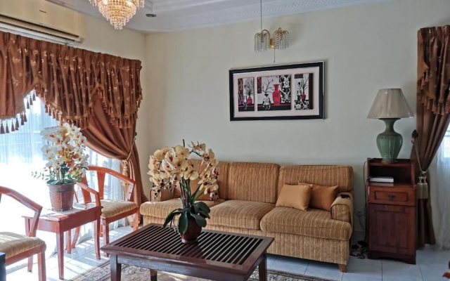 Aini's Guest House In Vista Amani Condo