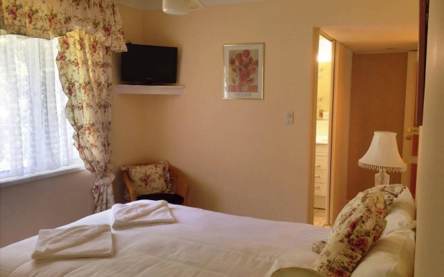 Curtis Falls Apartment