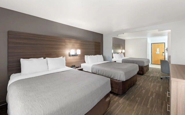 Quality Inn near SeaWorld - Lackland