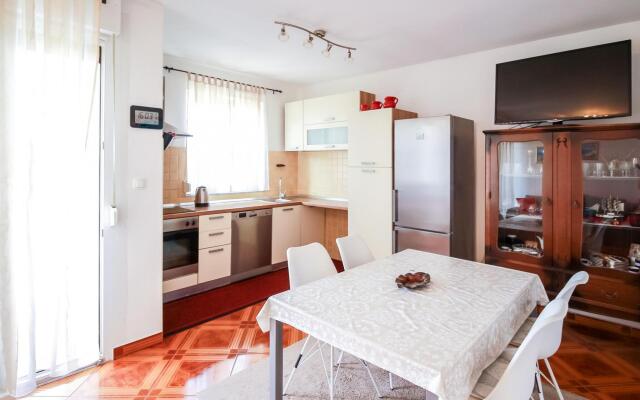 Simplistic Apartment in Malinska near Sea