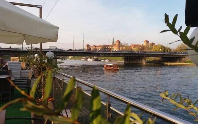 The Boat - Hostel&Chill