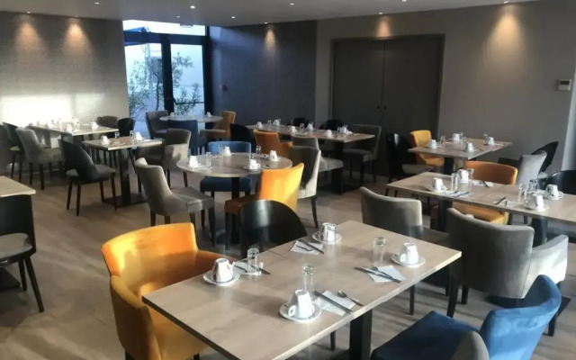 The Originals City, Hôtel Hélios