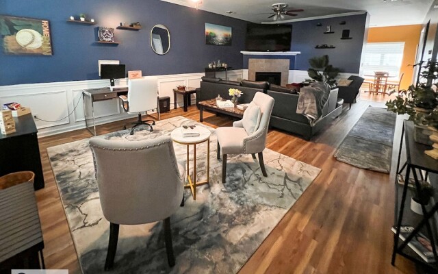4 - Bed home, w/ Cali King Bed - 12 mins. to DTWN