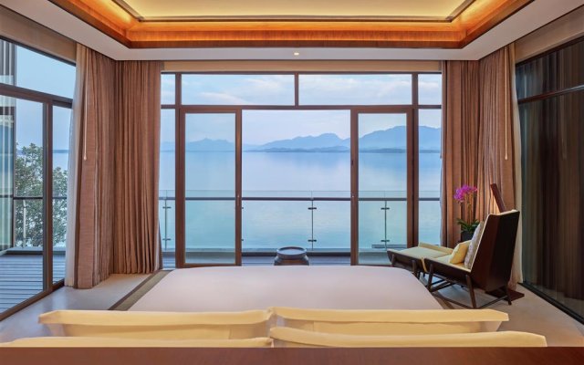 Lushan West Sea Resort, Curio Collection by Hilton