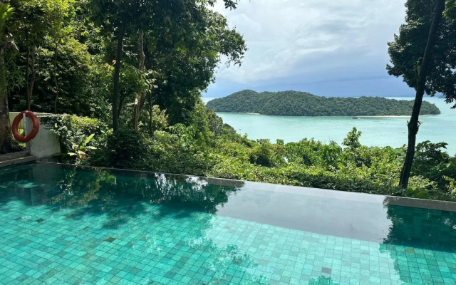 Ambong Pool Villas - Private Pool