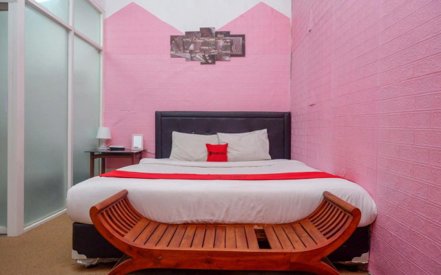 RedDoorz At Golden Inn Tugu Yogyakarta