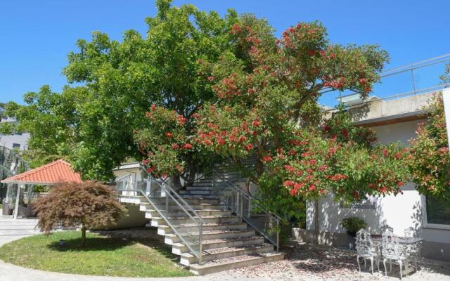 Sundial Gardens & Suites