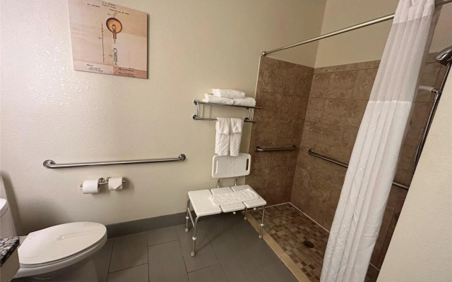Best Western Plus Paper Valley Hotel
